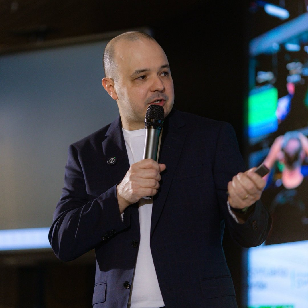 DR. VINICIUS MARONI